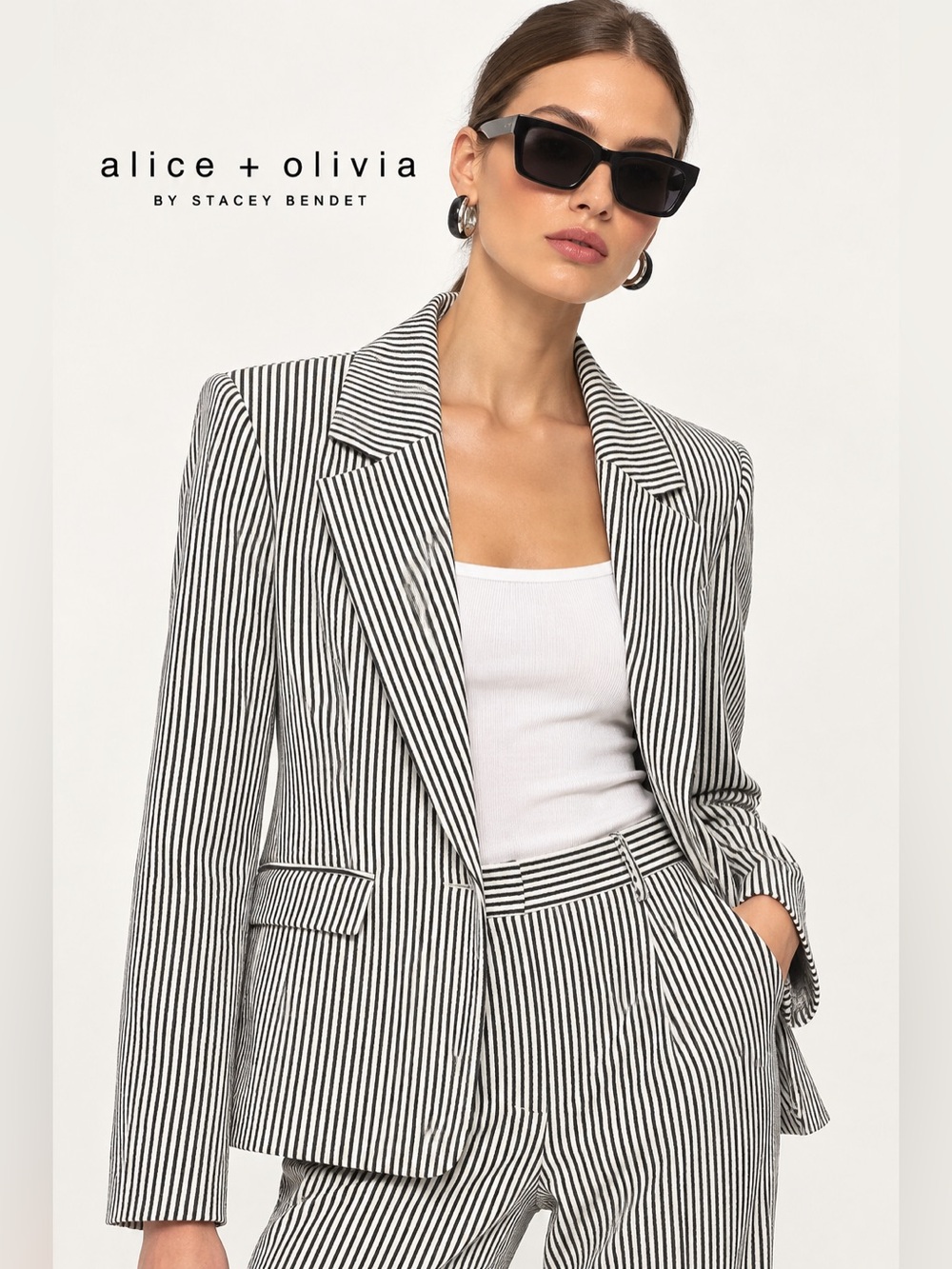 $540 ALICE + OLIVIA SEERSUCKER BLAZER